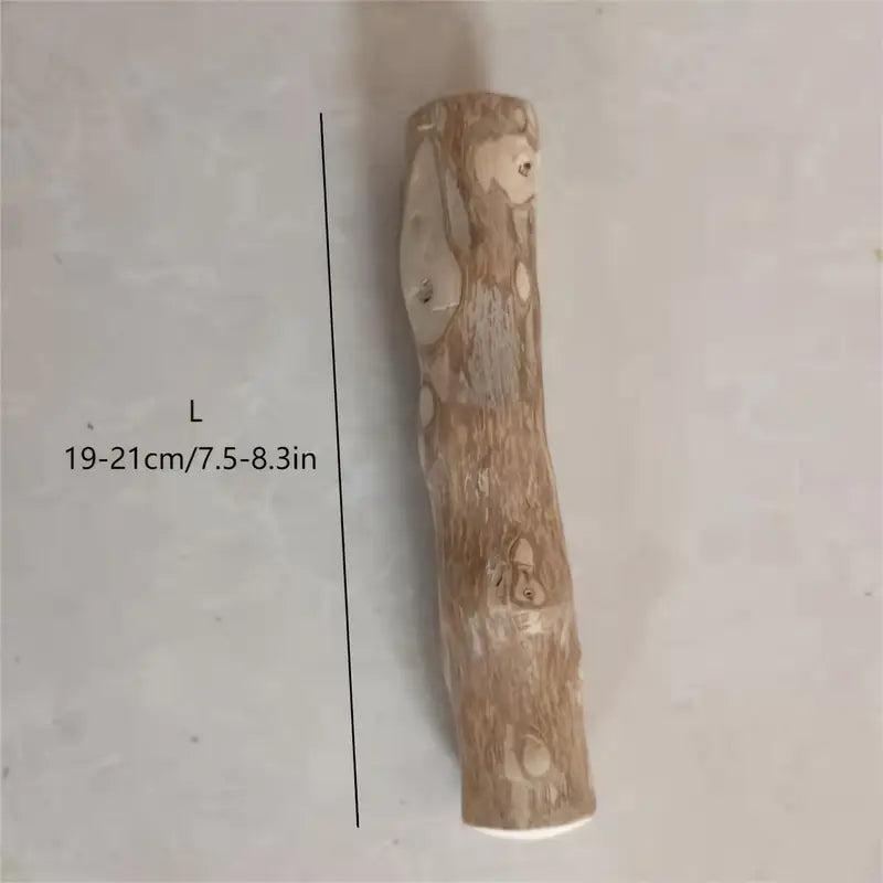 🌱 Drvo kafe – potpuno prirodna igračka za pse! Bez hemikalija, bez veštačkih boja. Savršena za grickanje, jača zube i zadovoljava potrebu za žvakanjem. Zdravo, održivo i šapasto zabavno! 🐾